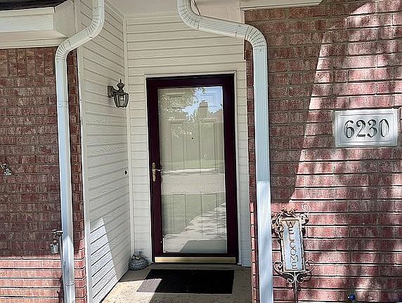 4th image of 6230 Oakcrest Ln