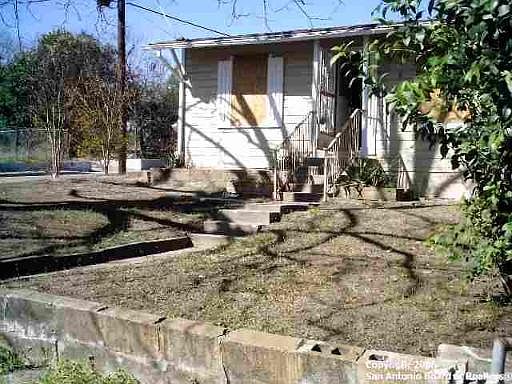 1st image of 147 LOS ARBOLES ST