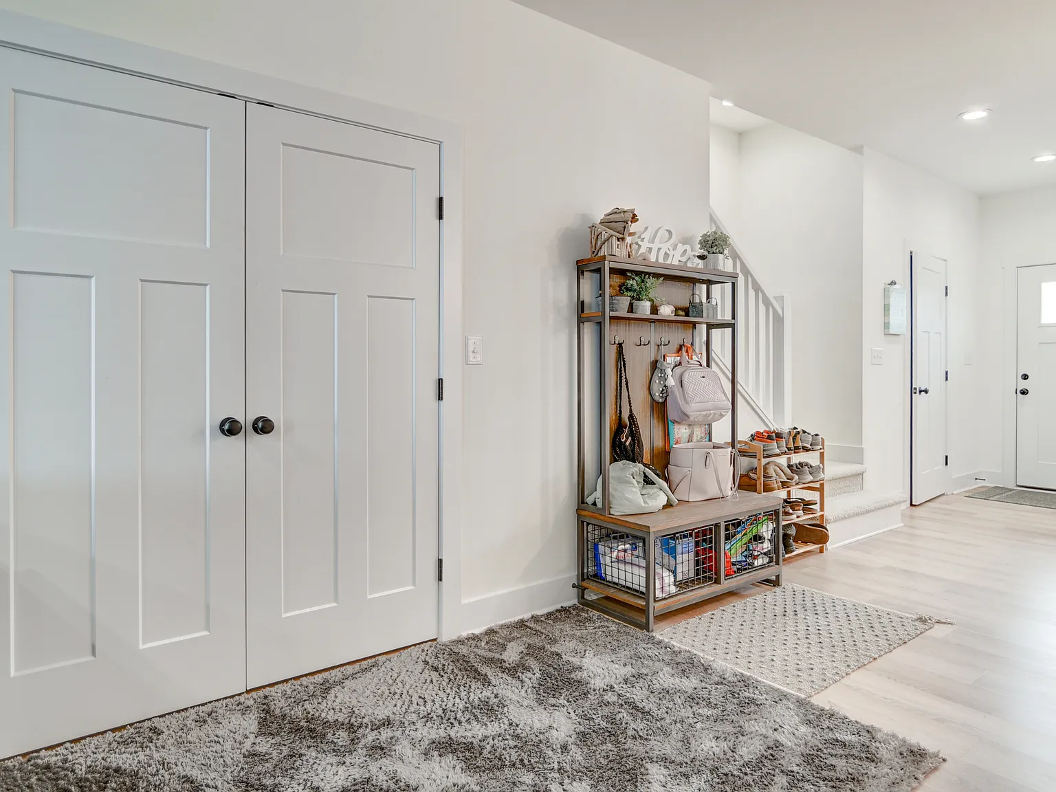3 bed, 1600 sqft, $2,200 — Photo 2