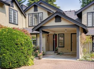2566 Penrhyn St #10, Saanich, BC V8N1G1