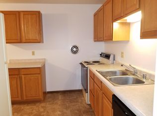 225 Williamsburg Dr APT 6, Thiensville, WI 53092