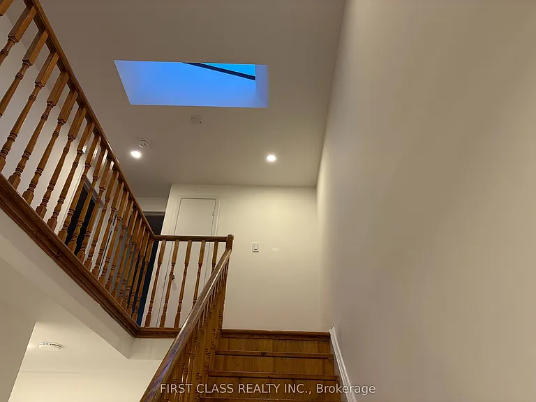 157 Galbraith Cres #MAIN 2ND FLOOR — Photo 2