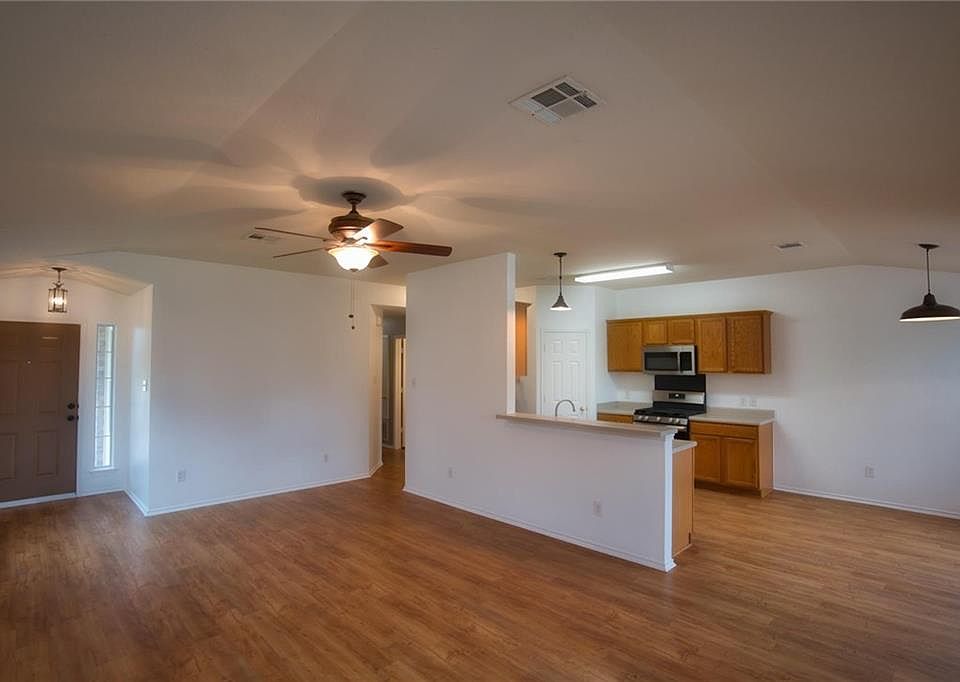 1st image of 1016 Burgess Dr