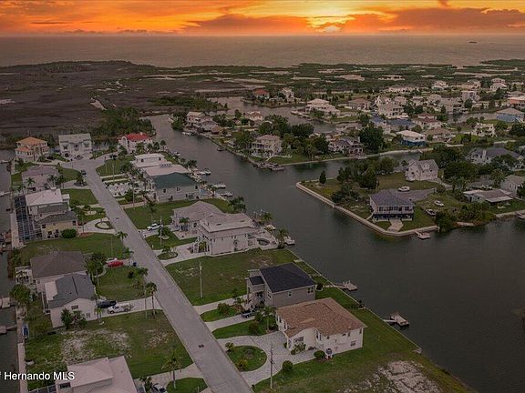 3rd image of 3471 Amberjack Dr