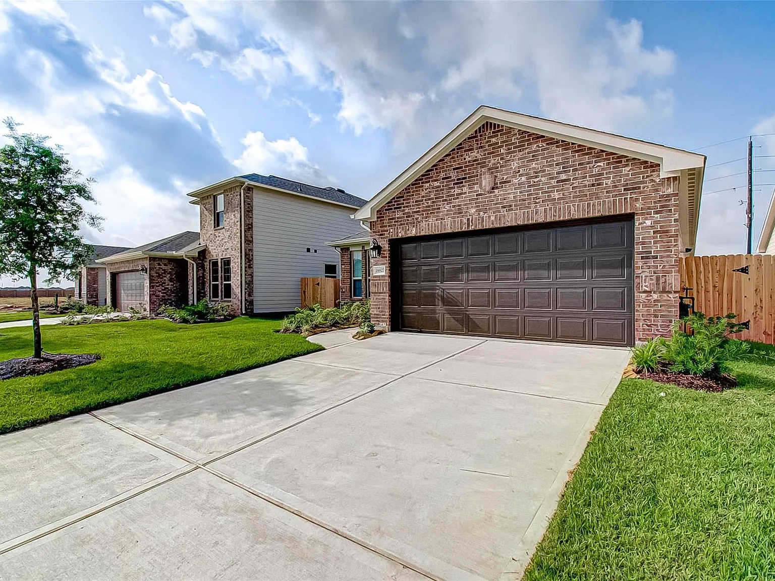 3 bed, 2.0 bath, 1797 sqft, $2,300 — Photo 3