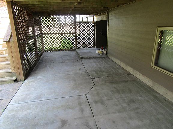 5th image of 941 Twin Oaks Dr