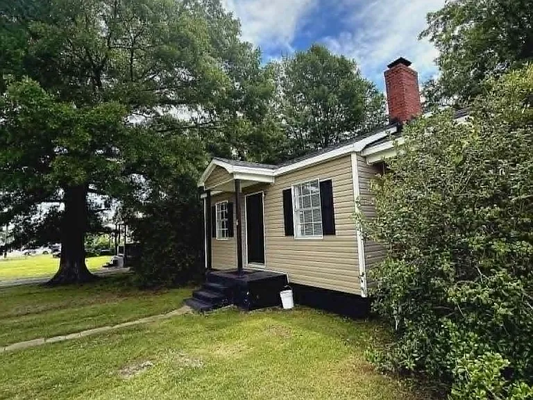 1106 Highway Dr — Photo 2