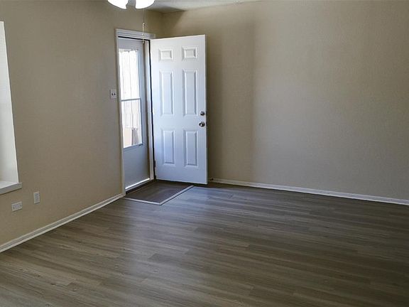 2nd image of 3840 Laura Leigh Ln