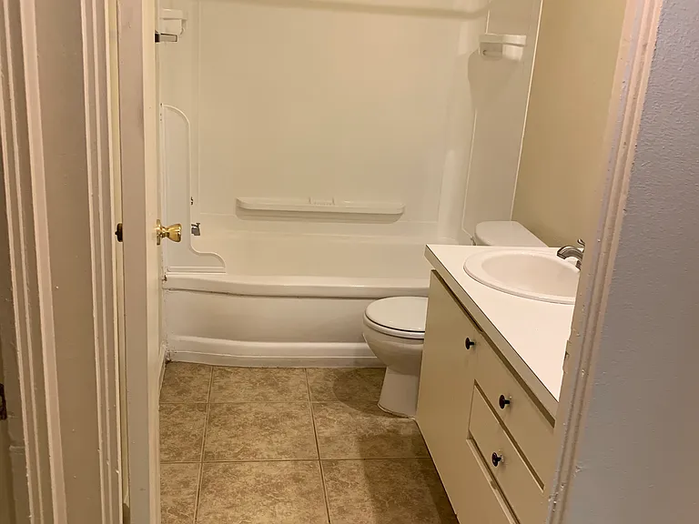 Greenwood Apartments — Photo 37