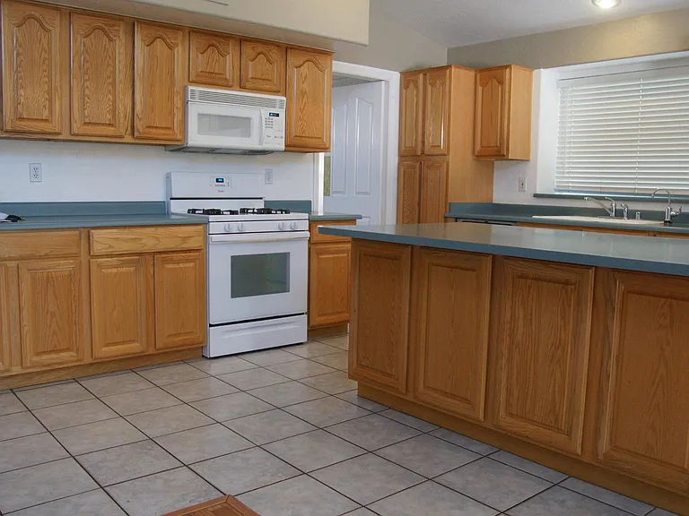 1307 W Stacey Ln — Photo 7
