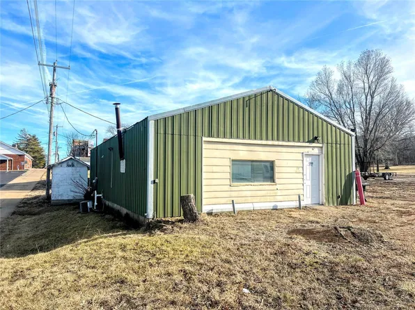 12 Flemings St, Leadington, MO 63601