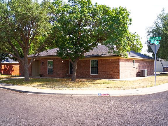 2nd image of 3525 Oakridge Dr
