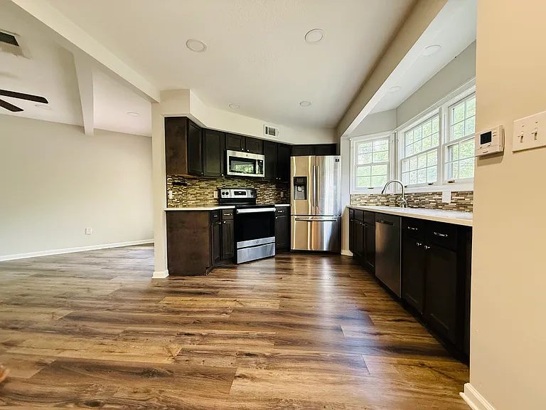 501 Vine St #A — Photo 8