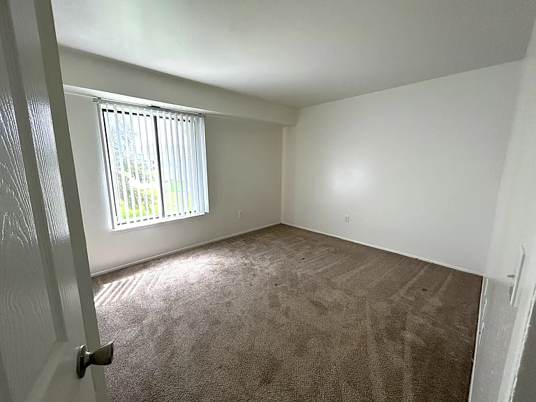 Windsor Place Apartments — Photo 71