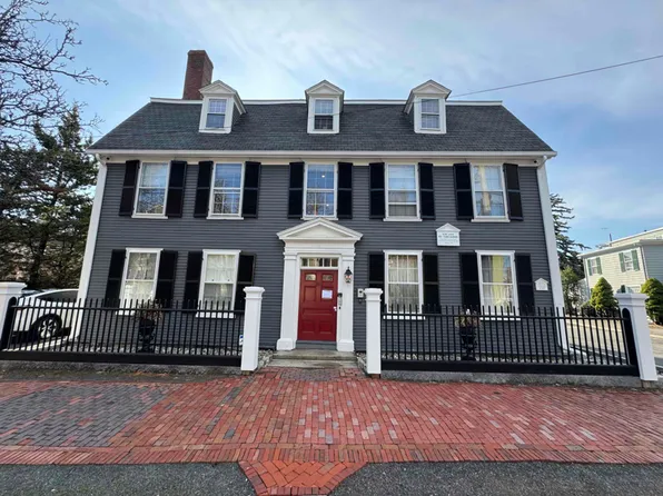 393 Essex St APT 2, Salem, MA 01970