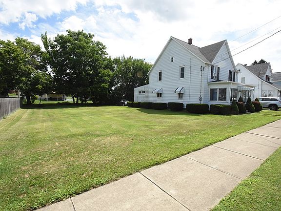 2nd image of 1070 N Main St
