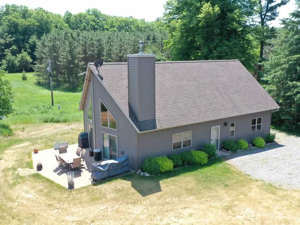 N11815 Bricco Rd, Iola, WI 54945