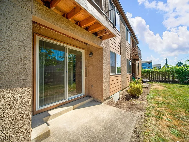 Westwood Apartments ** On-site Laundry Facilities, Off-Street Parking & Private Patio or Balcony — Photo 47
