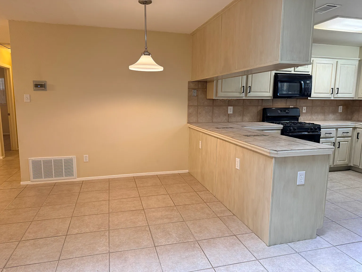 3 bed, 1537 sqft, $2,150 — Photo 4
