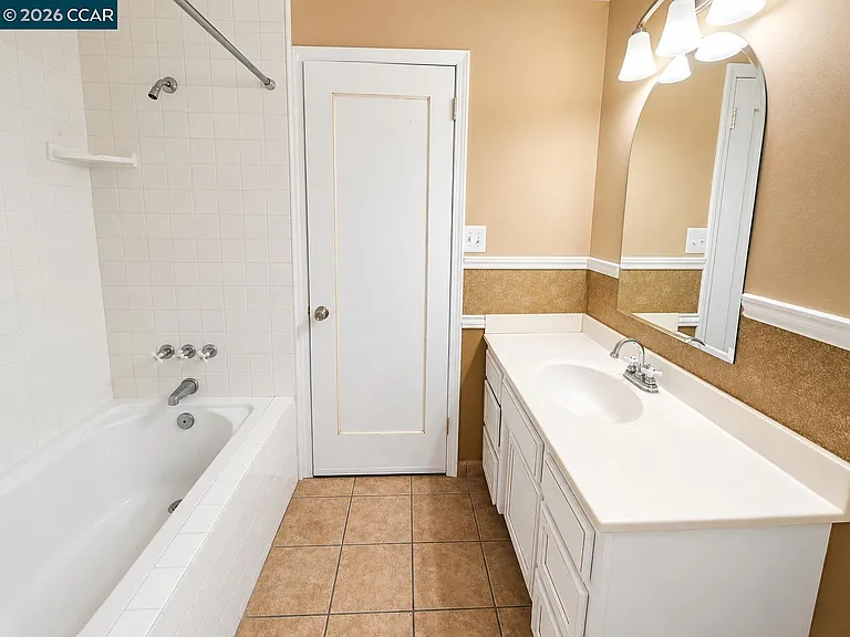 916 Veale Ave — Photo 4