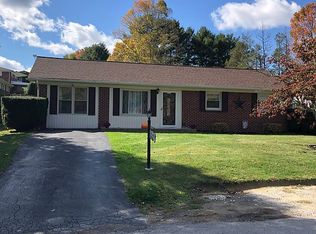 403 Mountain View Dr, Bluefield, VA 24605