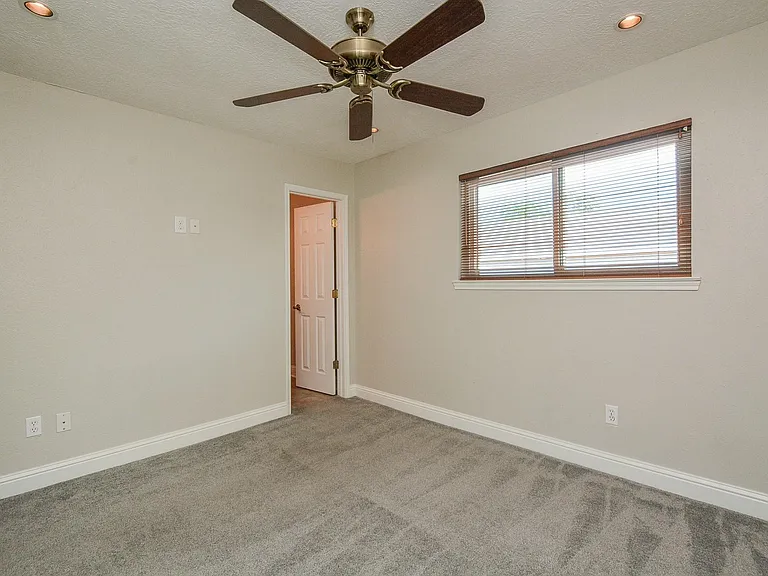 13859 Hollowgreen Dr — Photo 23