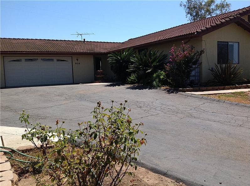 1st image of 941 Strawberry Hill Ln