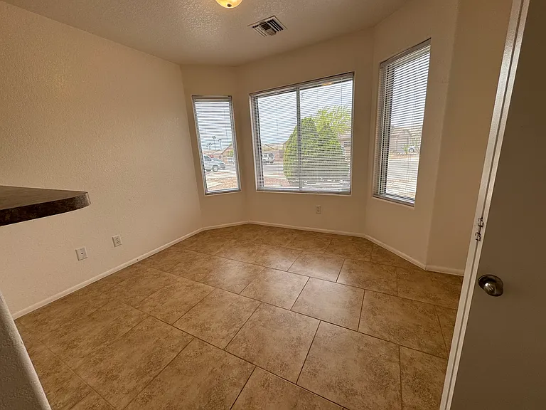 7815 S Wild Primrose Ave — Photo 22