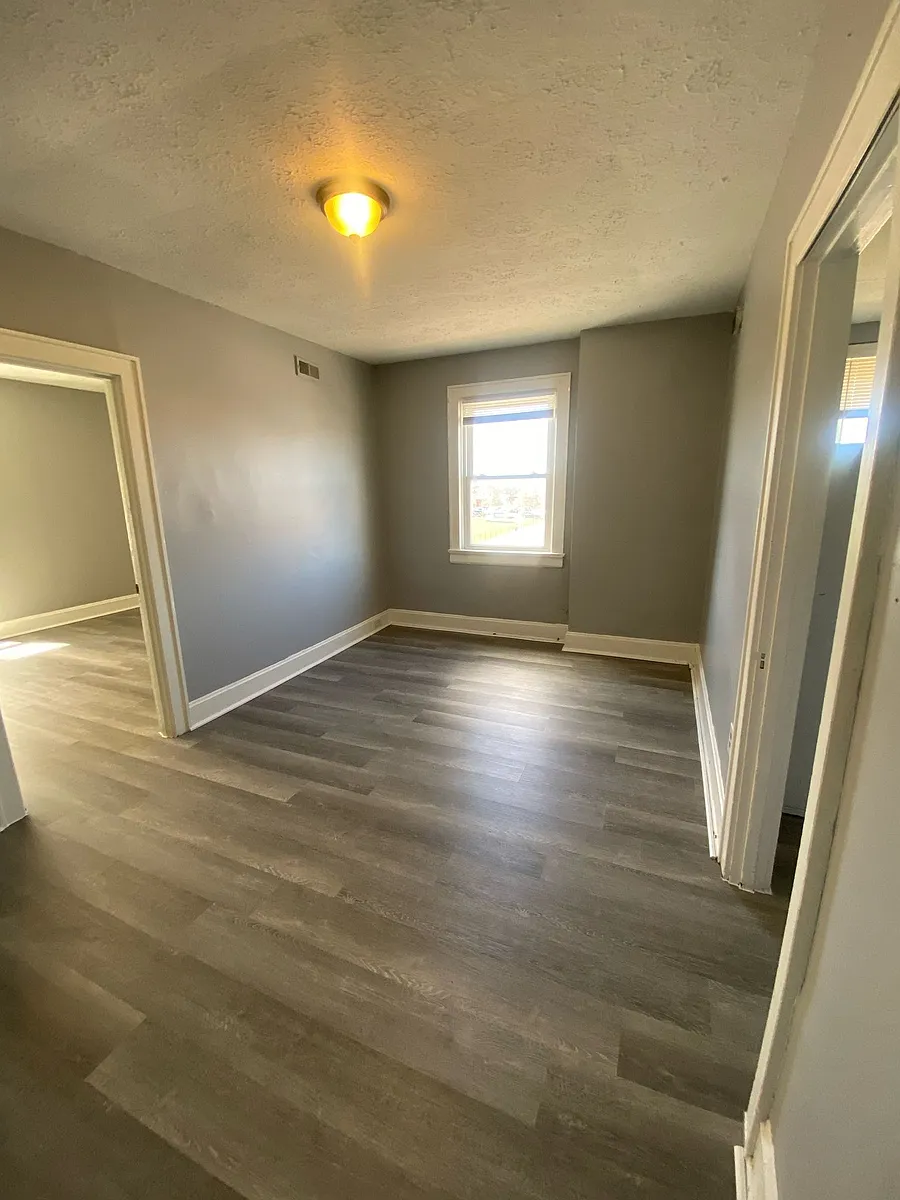 Building Photo - 3834 Glenway Ave #5