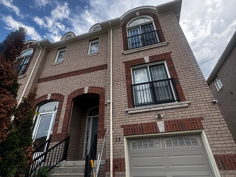 13 Prince William Dr #UPPER — Photo 2