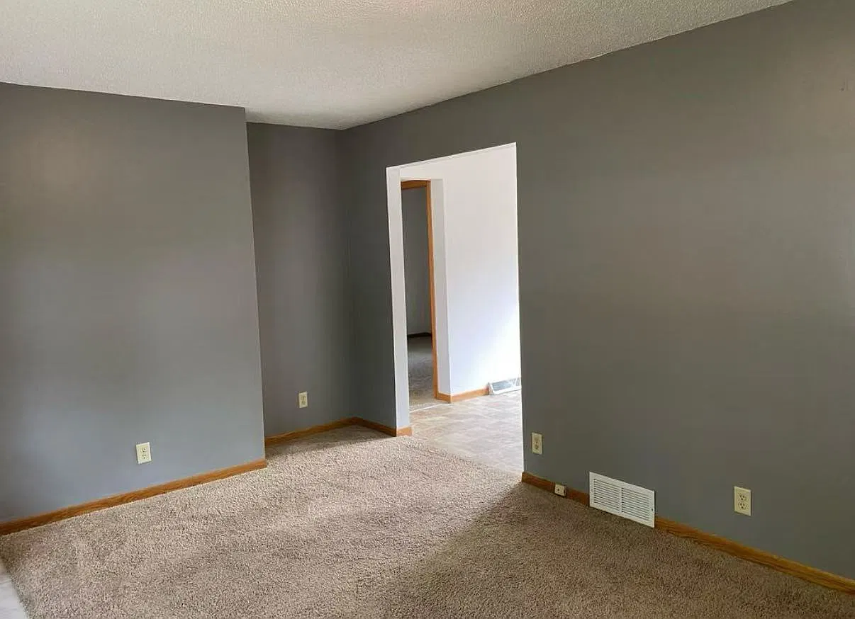 3 bed, 1100 sqft, $1,900 — Photo 4
