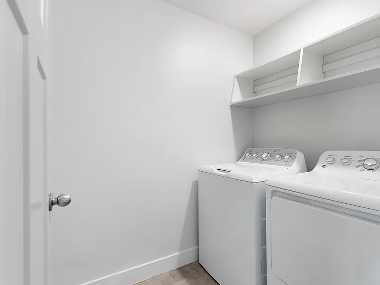 Washer/Dryer Included