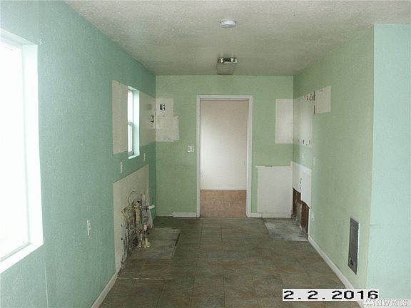 5th image of 4221 Lincoln Dr NE
