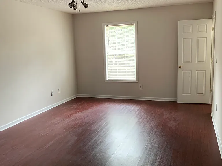 208 Milford Dr — Photo 8