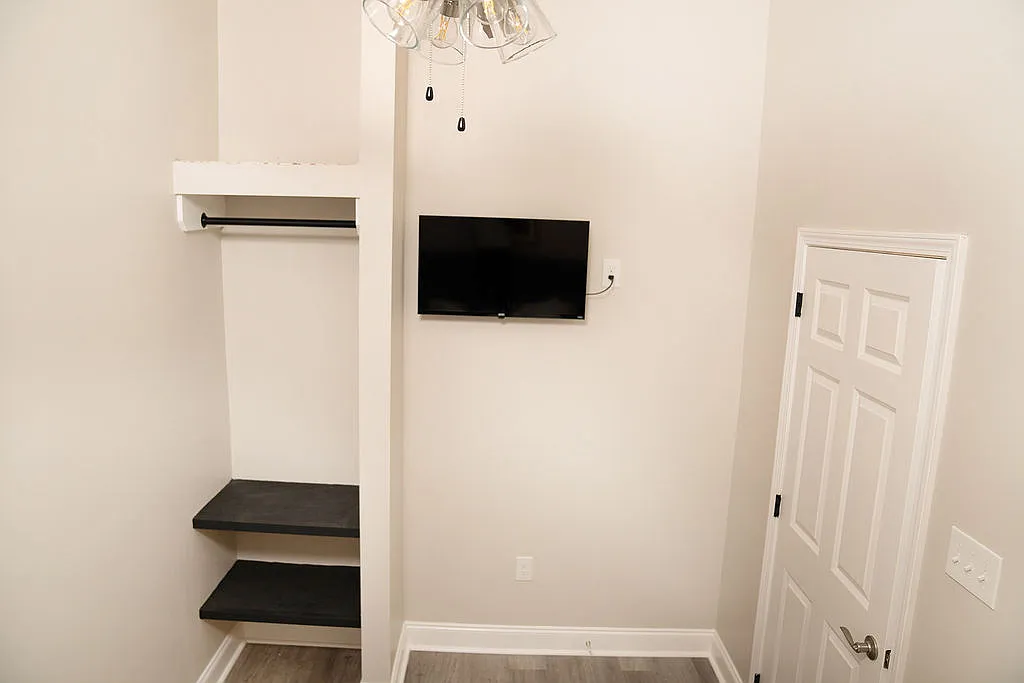 3 bed, 1400 sqft, $3,000 — Photo 2