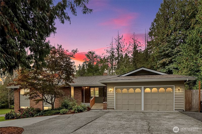 3rd image of 806 Comanche Drive