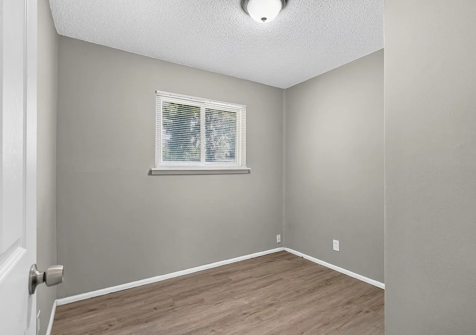 3 bed, 864 sqft, $1,395 — Photo 2
