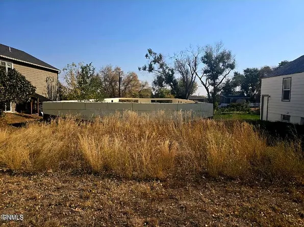 320 3rd St NW, Watford City, ND 58854