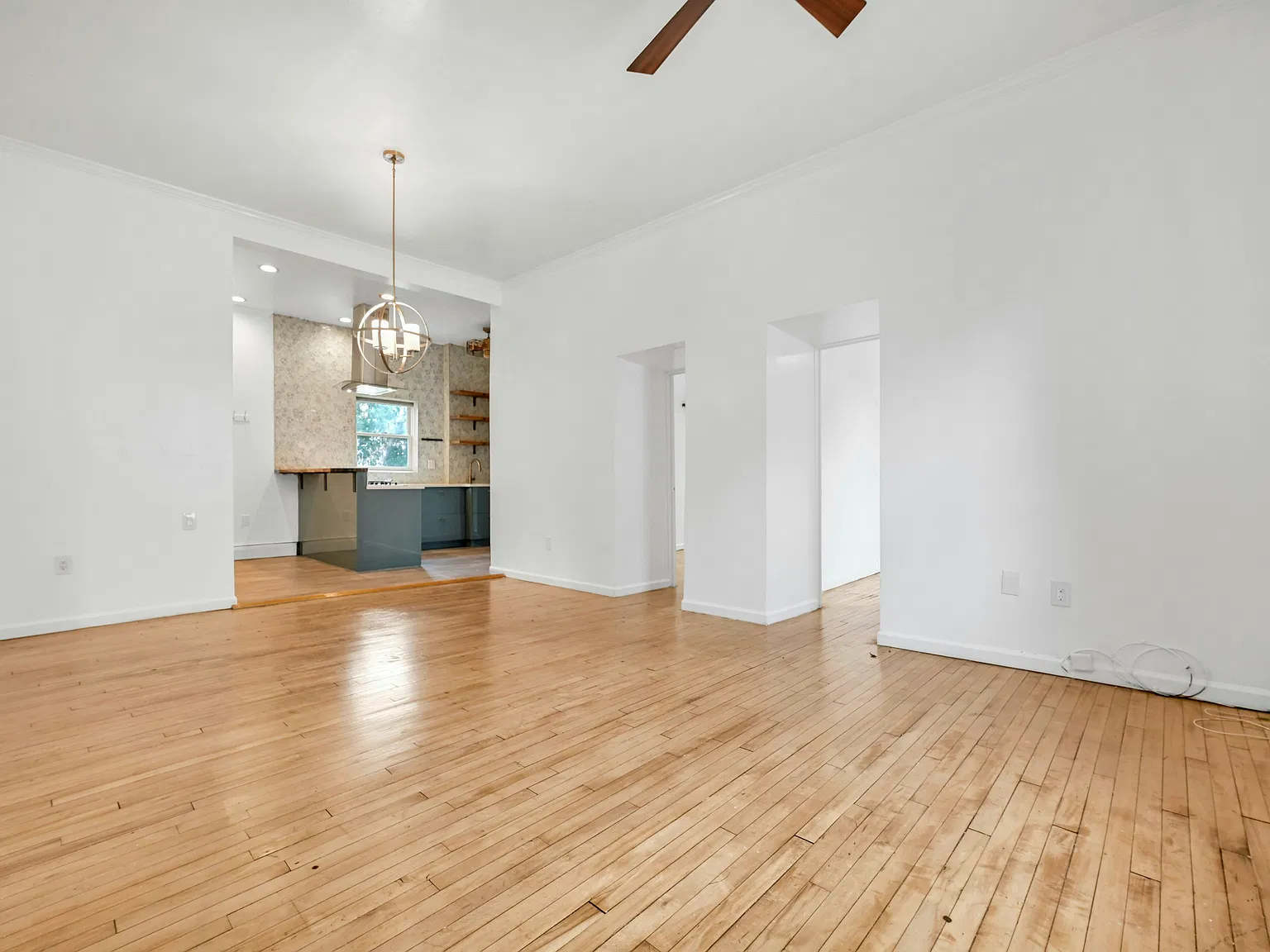 3 bed, 1100 sqft, $3,000 — Photo 3