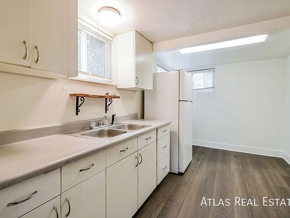 3rd image of 1459 Roberta St