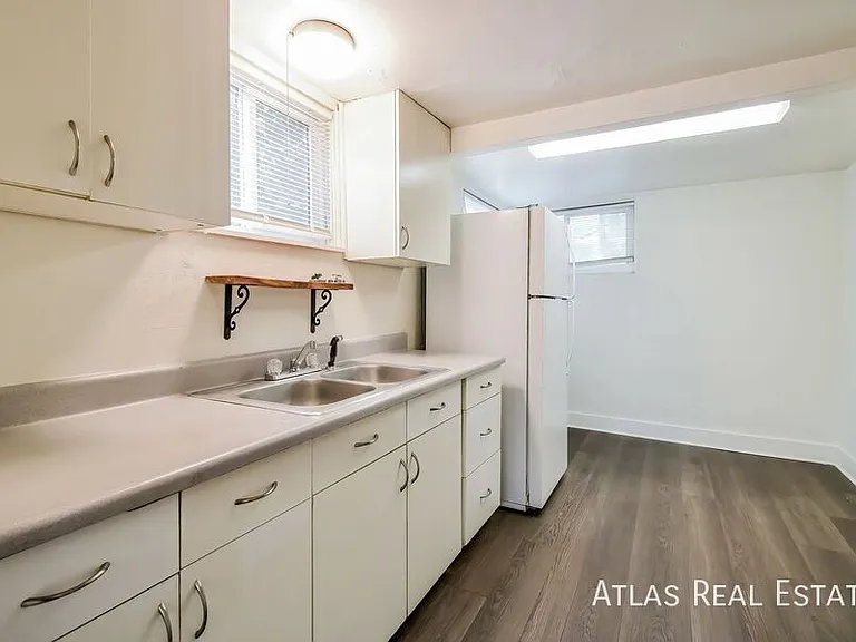 1459 Roberta St — Photo 3