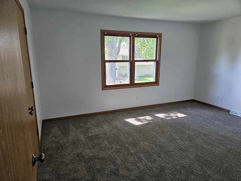 5310 Charles St — Photo 15