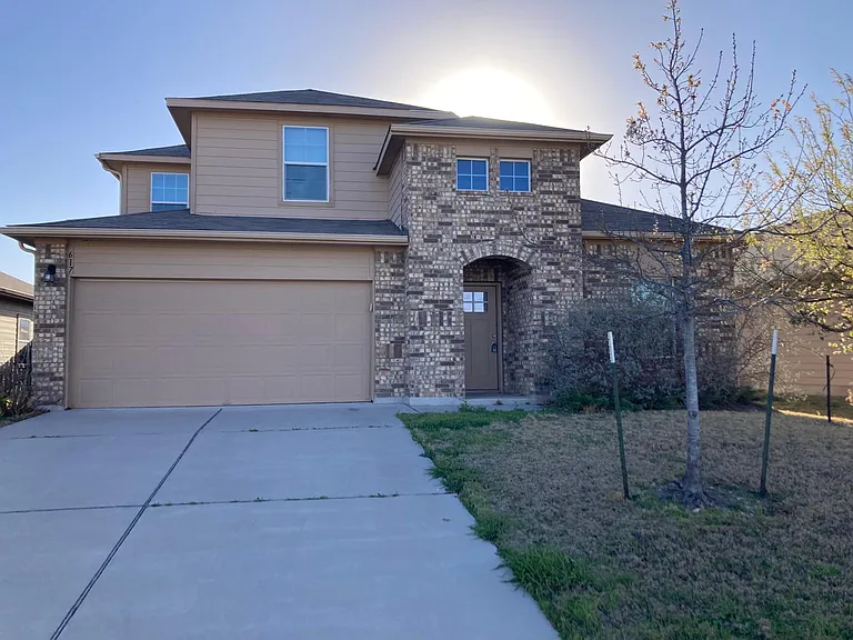 617 Donegal Ln — Photo 1