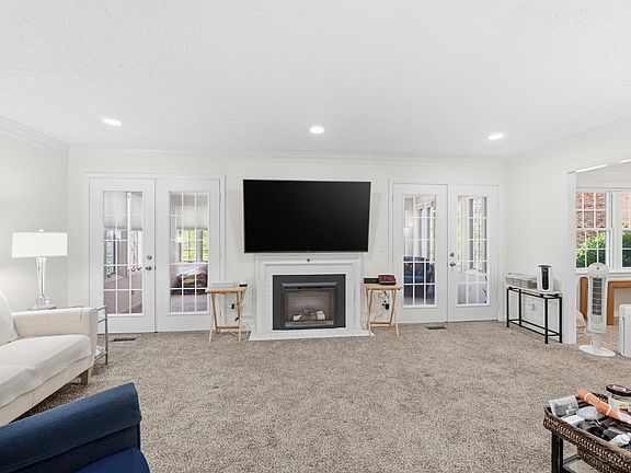 5th image of 3040 Country Woods Ln #13