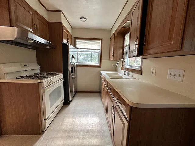 4 bed, 1382 sqft, $4,050 — Photo 3