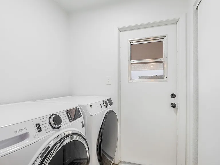 2529 E Commonwealth Cir — Photo 41
