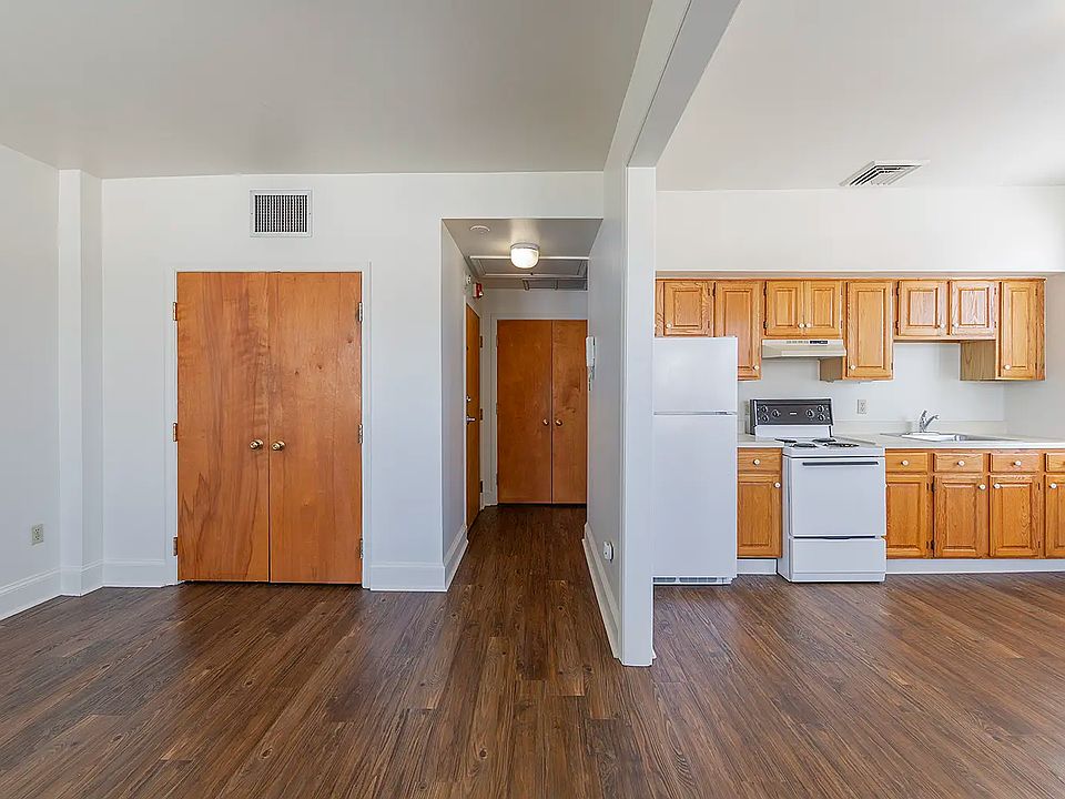 1st image of 876 W Lancaster Ave APT 21