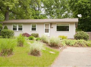 9640 Cooley Lake Rd, White Lake, MI