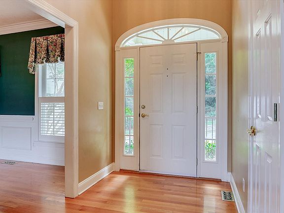 3rd image of 3112 Champagne Dr
