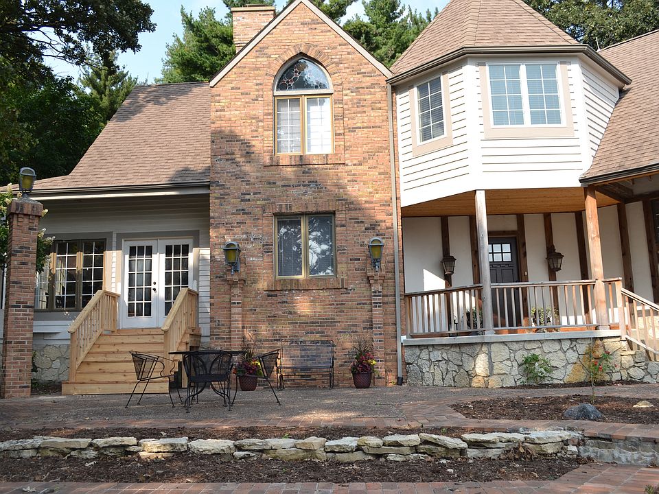 1st image of 40W654 Campton Woods Dr